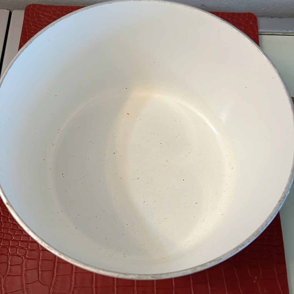 Stylish White Pot with Wooden Handles - Picture 3 of 5